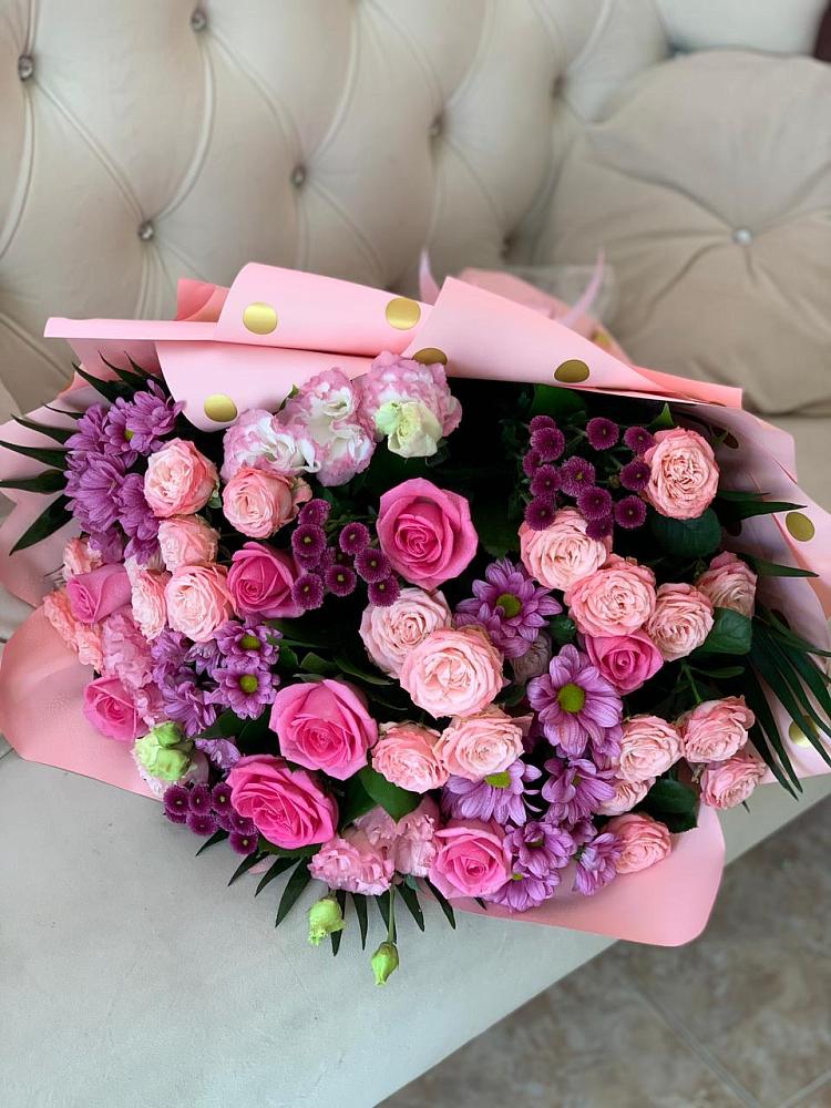 Букет цветов из: Хризантемы, Розы и Лизиантусы в Ягодное