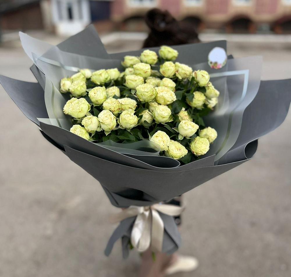 Белые кустовые розы Солинеро в Ягодное Букет Белые кустовые розы Солинеро в Ягодное