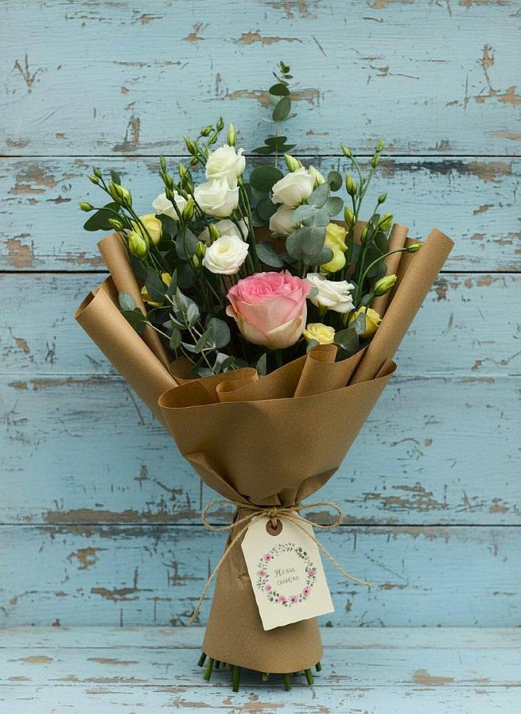 Букет цветов из: Розы и Лизиантусы в Ягодное