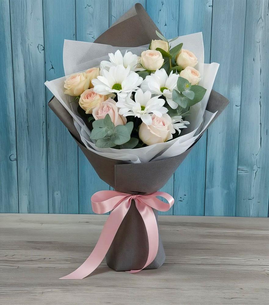 Букет цветов из: Хризантемы и Розы в Ягодное