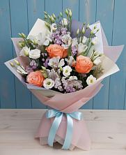 Букет цветов из:  Лизиантусы, Розы, Альстромерии и Гипсофила в Ягодное