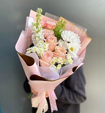 Букет цветов из:  Хризантемы и Розы в Ягодное