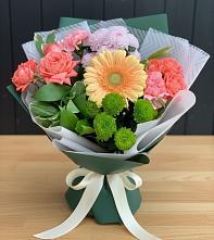 Букет цветов из:  Гвоздики, Розы, Герберы и Хризантемы в Ягодное