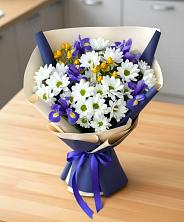 Букет цветов из:  Розы, Ирисы и Хризантемы в Ягодное