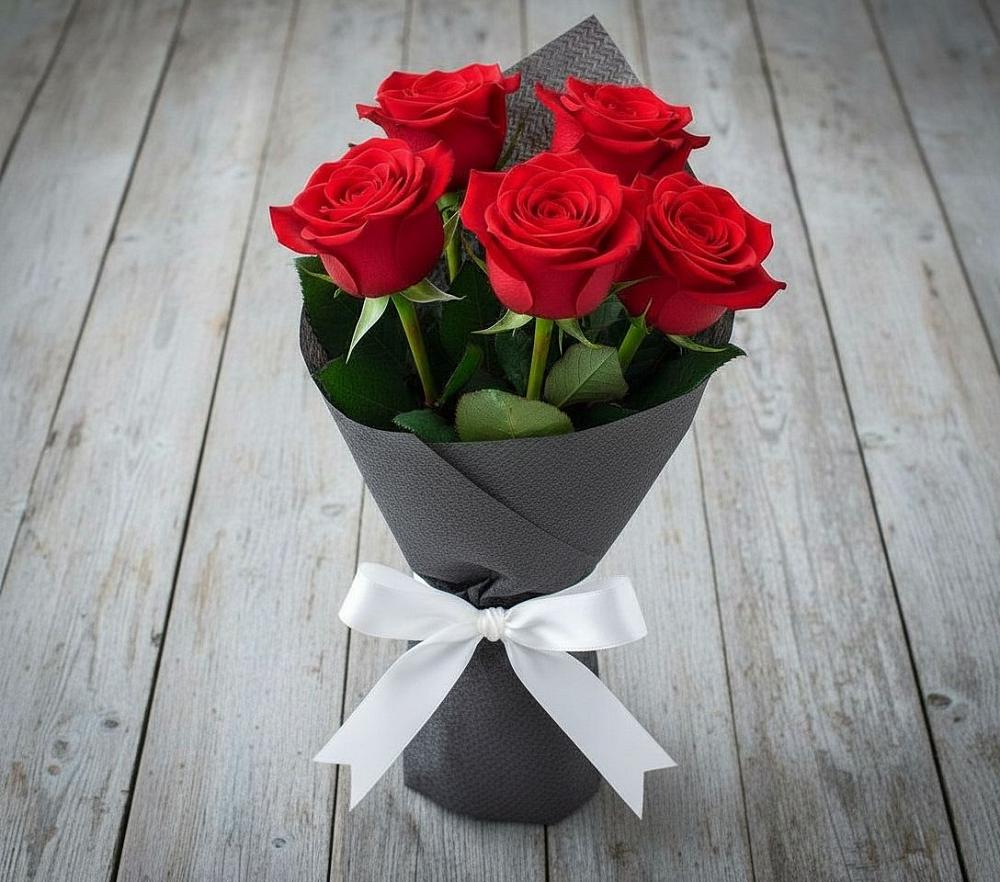 Букет 5 Красных роз Эдлесс Лав в Ягодное
