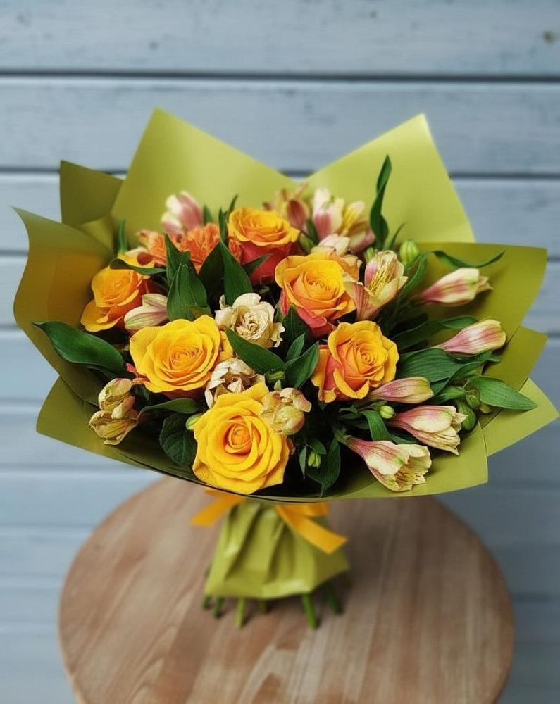 Букет цветов из: Альстромерии и Розы в Ягодное