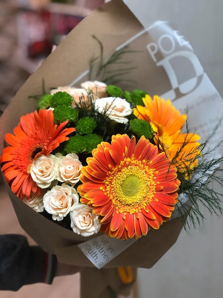 Букет цветов из: Герберы, Хризантемы и Розы в Ягодное