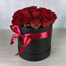 Цветочная композиция из Розы в шляпной коробке в Ягодное
