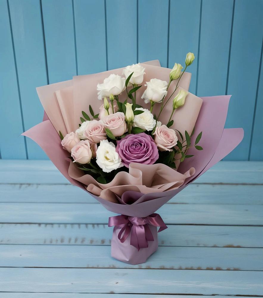 Букет цветов из: Розы и Лизиантусы в Ягодное